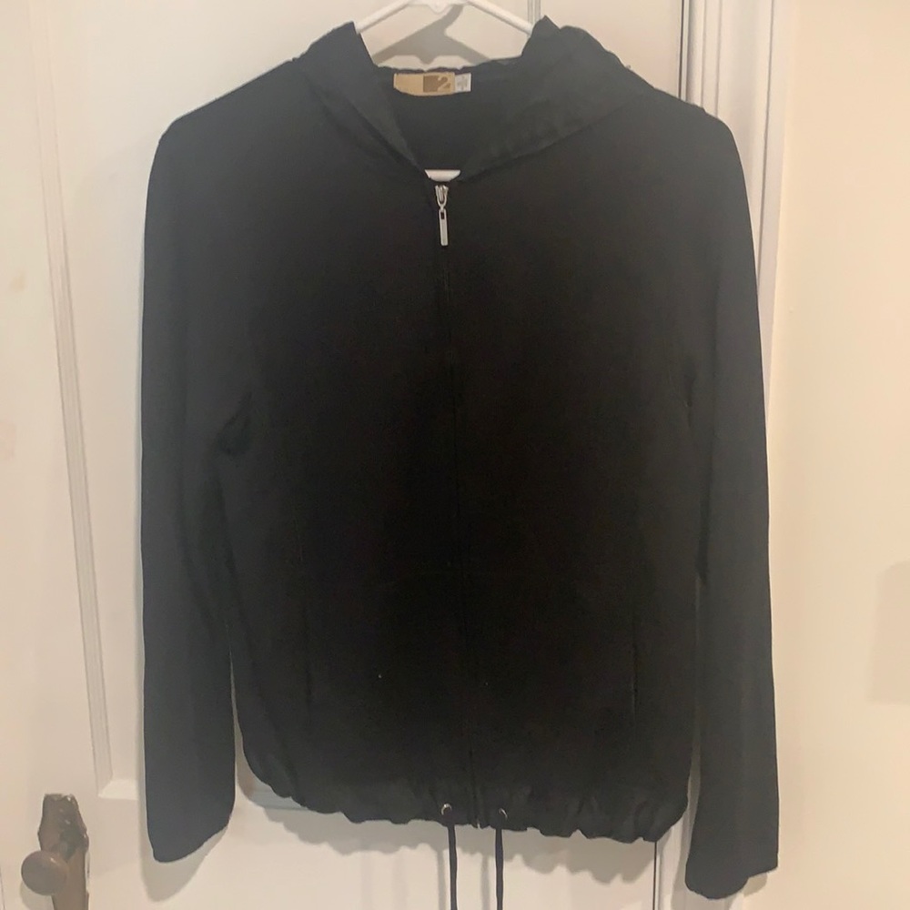 Tail Zip-Up